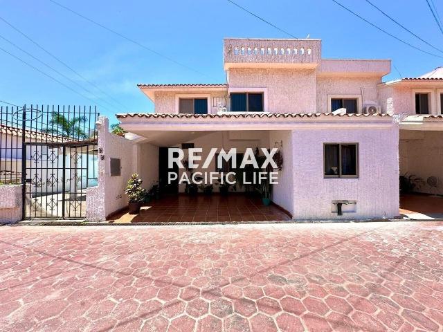 CASA EN RENTA EN LOMAS DE MAZATLÁN