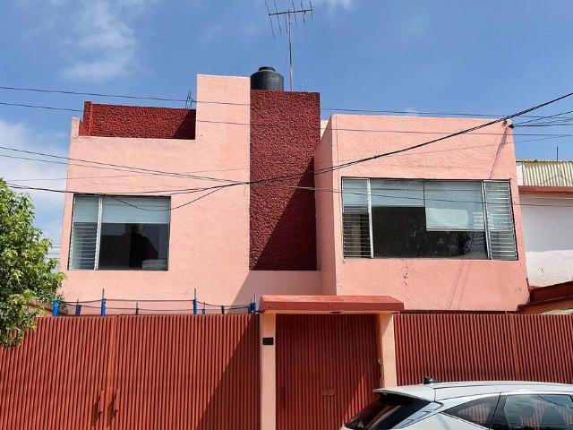 CASA EN RENTA EN LOMAS DE AXIOMATLA