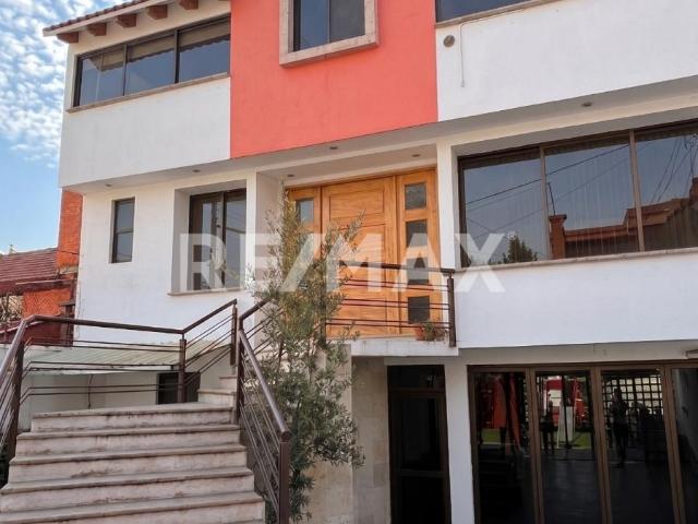 CASA EN RENTA EN LOMAS DE AXOMIATLA