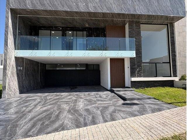 Casa en renta en Lomas de Angelópolis con roof F