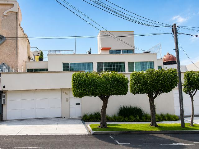 Casa en renta en Lomas de Chapultepec | 4 recámaras, jardín y seguridad 24 ho