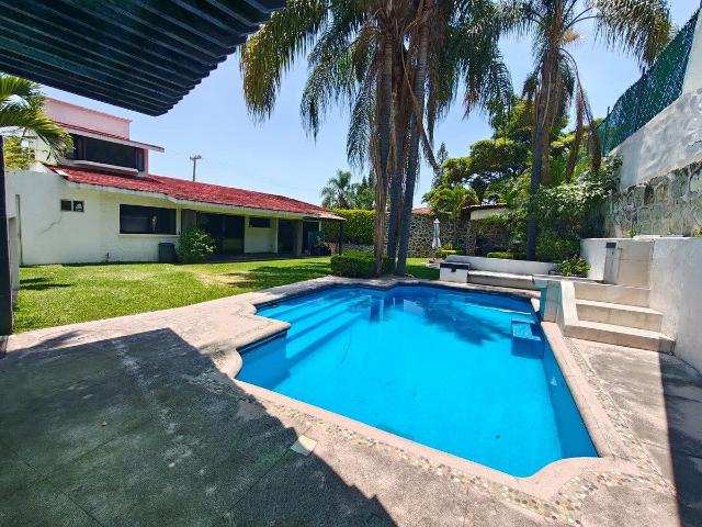 CASA EN RENTA EN LOMAS DE COCOYOC