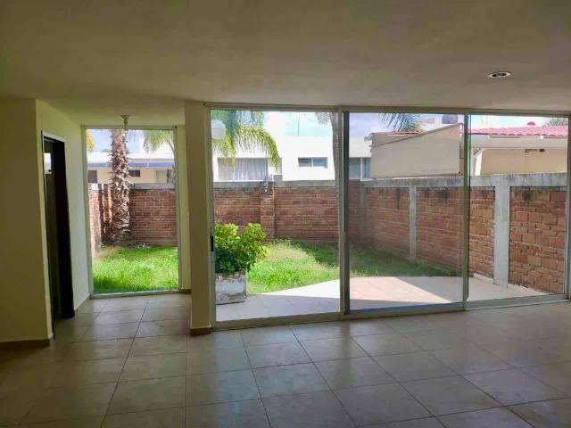 CASA EN RENTA EN LOMAS DE GRAN JARDÍN CON SALÓN DE USOS MÚLTIPLES Y JARDÍN Zona Norte