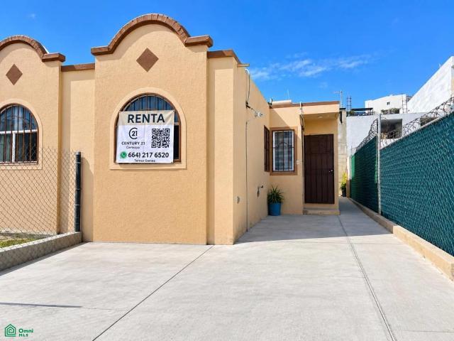 CASA EN RENTA EN LOMAS DE LA PRESA