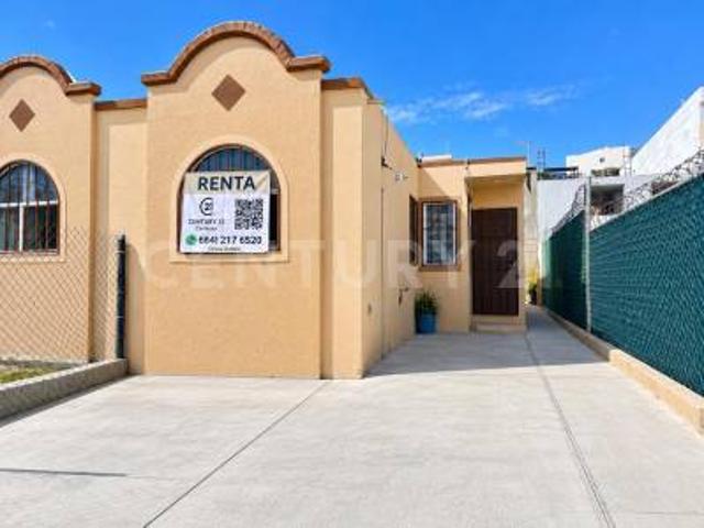 CASA EN RENTA EN LOMAS DE LA PRESA
