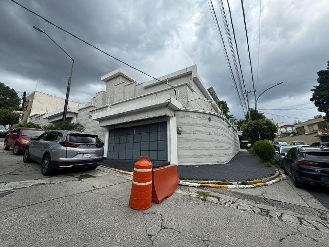 CASA EN RENTA EN LOMAS DE TECAMACHALCO