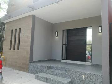 CASA EN RENTA EN LOMAS DE TOLTECA – GUADALUPE, N.L