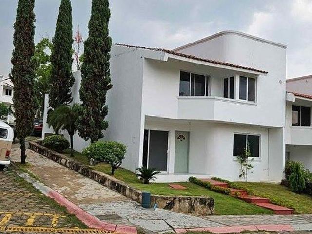 Casa en renta en Lomas del Pedregal, Tuxtla Gutiérrez – 3 recámaras + estudio