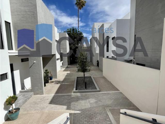 CASA EN RENTA en Lomas del Santuario nueva