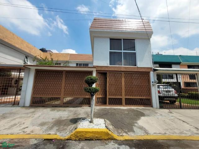 CASA EN RENTA EN LOMAS ESTRELLA