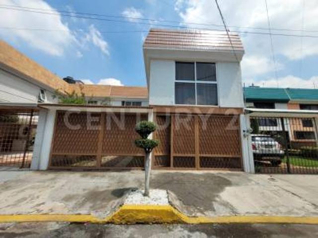CASA EN RENTA EN LOMAS ESTRELLA