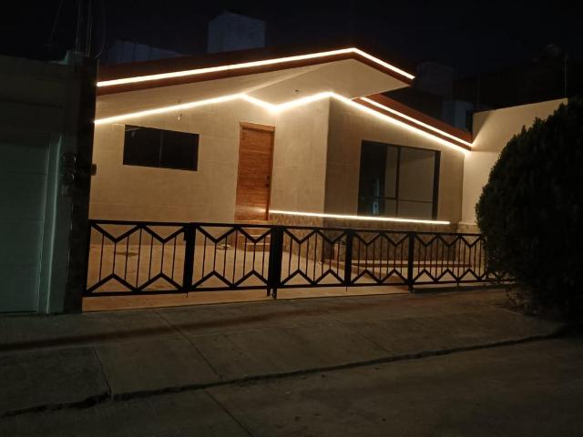 CASA EN RENTA EN LOS BOSQUES PARA OFIICNA, CONSULTORIOS O HABITACIONAL