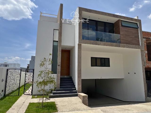 CASA EN RENTA EN LOS ROBLES, ZAPOPAN