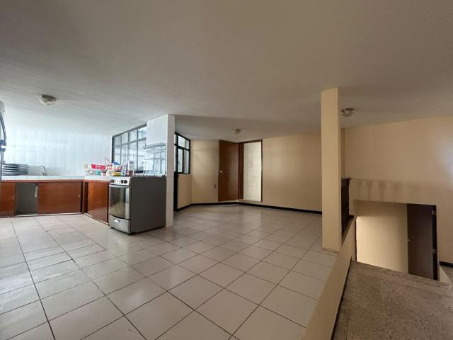 CASA EN RENTA EN PUEBLA, COLONIA LUZ OBRERA, CINCO HABITACIONES, CUARTO DE SERVICIO Y SOTANO A 15 MINUTOS DE PLANTA ARMADORA VW