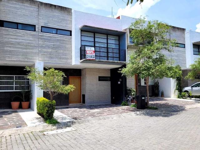 Casa en Renta en Punta de Otero, Zapopan con 3 Recámaras y Amenidades Privadas
