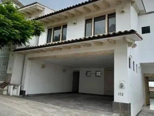 CASA EN RENTA EN PUNTA DEL ESTE CON ROOF GARDEN