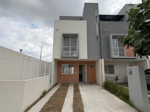 Casa en Renta en Paseo de los Parques, San Pedro Tlaquepaque Con Excelentes Amenidades