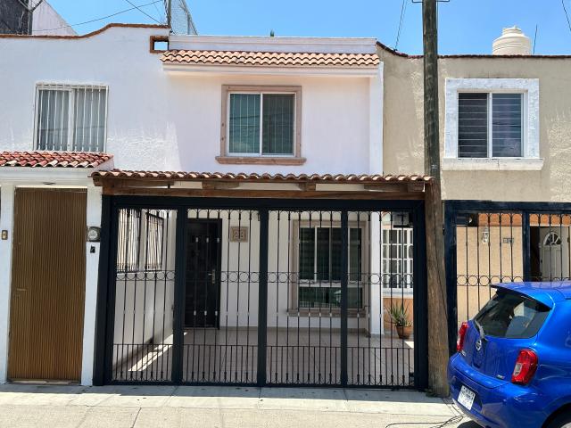 Casa en Renta en Parques Tepeyac Zapopan