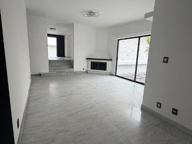 CASA EN RENTA EN PEDREGAL DE UNA SOLA PLANTA