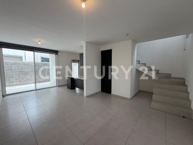 Casa en renta en Pedregal del Río, SJR, Querétaro