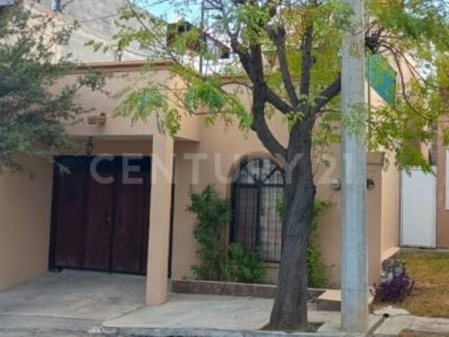 Casa en Renta en Portales de la Silla