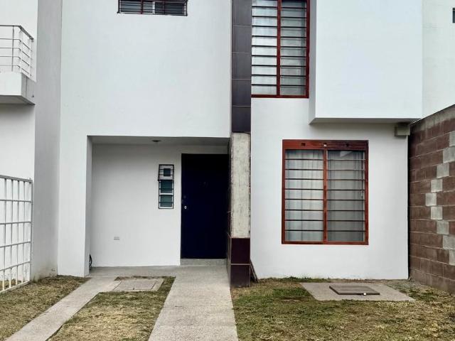 CASA EN RENTA EN POZOS RESIDENCIAL
