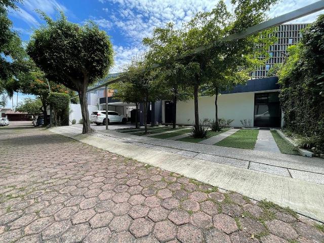 Casa en Renta en Prados Providencia con Alberca | 1,250 m²