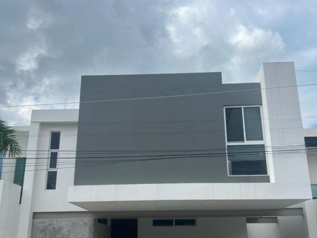 Casa en renta en privada