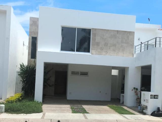 Casa en renta en Privada con Alberca en Sabalo Country
