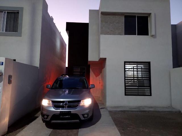 Casa en renta en privada con caseta de control