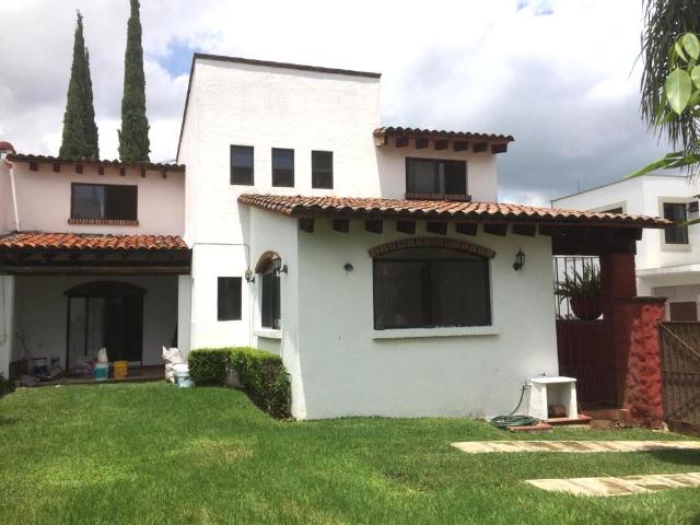 Casa en renta en privada con vigilancia. Ampliación Vista Hermosa