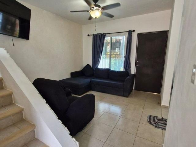 CASA EN RENTA EN PRIVADA AMUEBLADA Y EQUIPADA