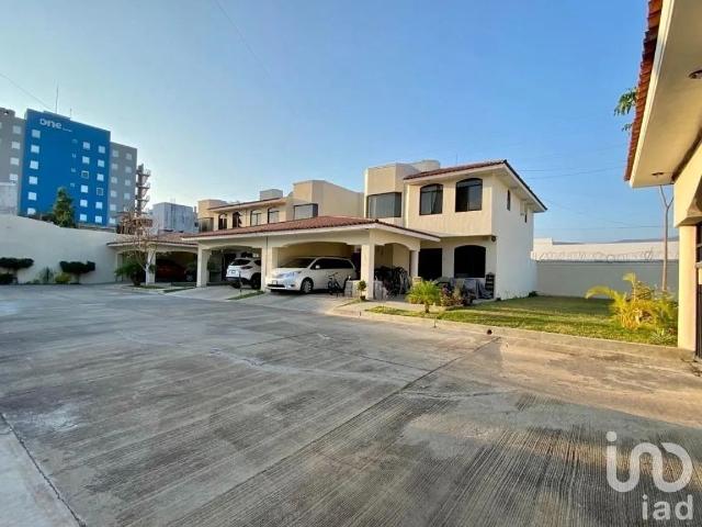 Casa en Renta en Privada Arboledas, Tuxtla Gutiérrez, Chiapas