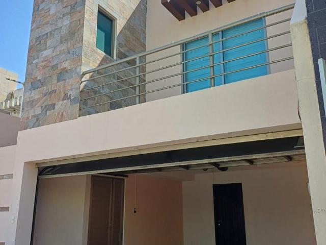 CASA EN RENTA EN PRIVADA DE RUFINO TAMAYO, FRACCIONAMIENTO PARA?SO, COATZACOALCOS, VERACRUZ