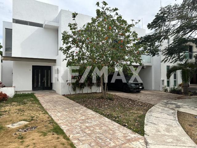 Casa en renta en privada en Conkal