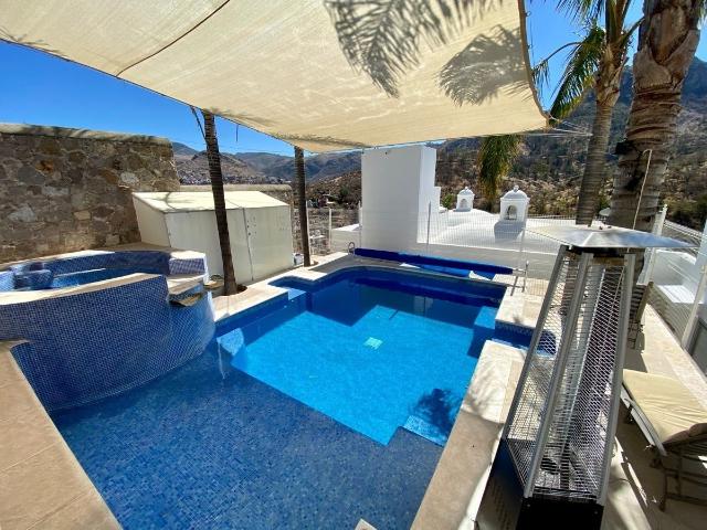 Casa en RENTA en privada en Boulevard Guanajuato con alberca