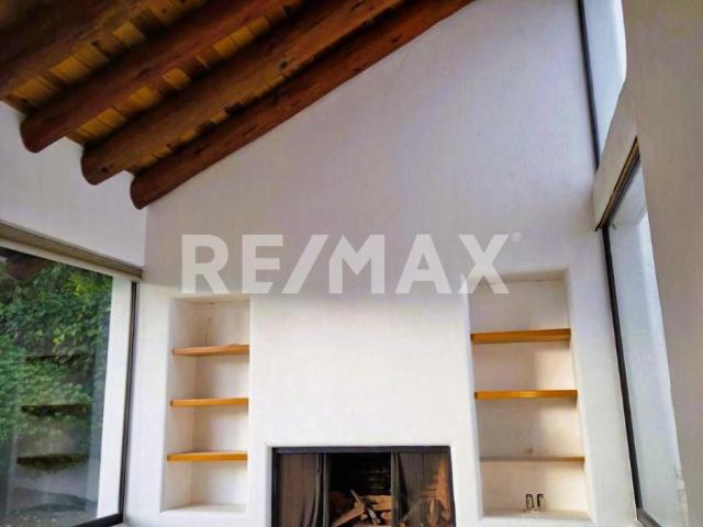 Casa en Renta en Privada en Lomas De Vistahermosa | Amplio Jardín – cerca del Colegio Cumbres