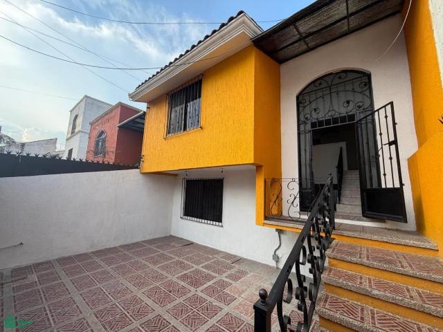 Casa en renta en privada fraccionamiento La Alameda