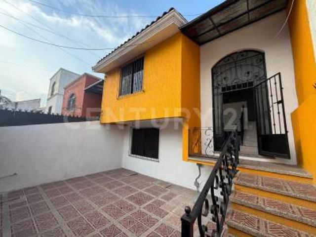 Casa en renta en privada fraccionamiento La Alameda