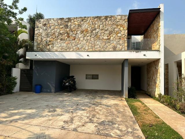 Casa en Renta en Privada Parque Central 4 Recamaras