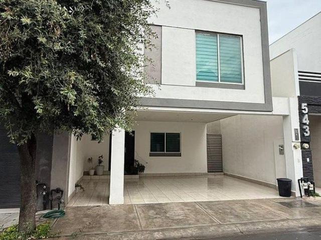 Casa en renta en privada puerta de hierro
