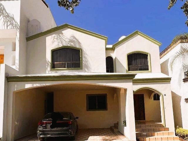 CASA EN RENTA EN PRIVANZAS, San Pedro Garza