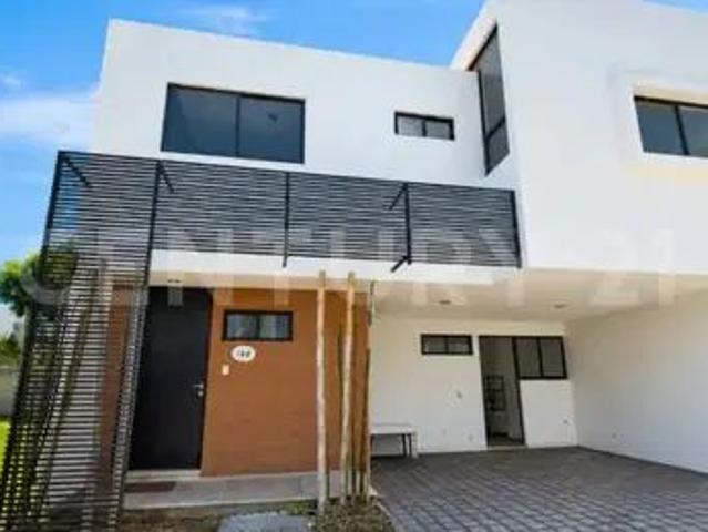 Casa En Renta En Quinta De Cortes De 3 Recámaras