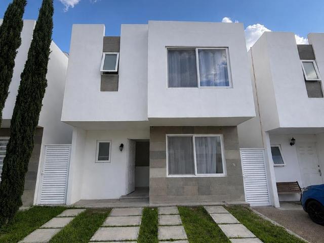 CASA EN RENTA EN RANCHO SANTA MONICA AL SUR PONIENTE DE LA CIUDAD LU