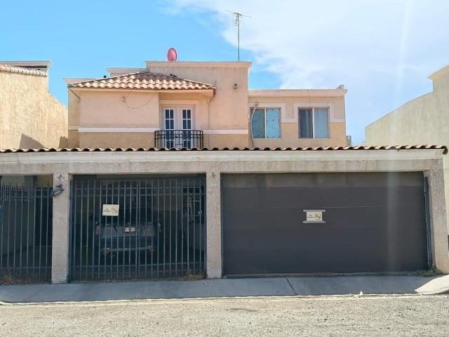 CASA EN RENTA EN REAL DEL SOL