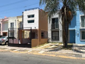 Casa en Renta en Real del Valle, Tlajomulco de Zúñiga: Espacios Funcionales y Ubicación Conveniente