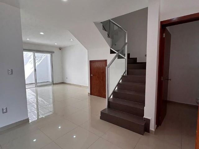 CASA EN RENTA EN RESIDENCIAL EL REFUGIO, QUERÉTARO | 3 RECÁMARAS + ROOF GARDE