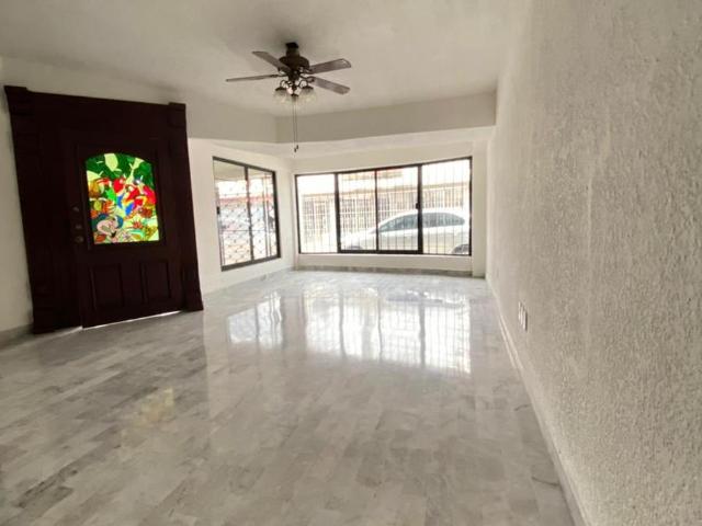 CASA EN RENTA EN RESIDENCIAL ESMERALDA
