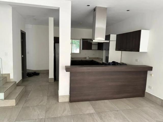 Casa en renta en Residencial La Huasteca en Santa Catarina