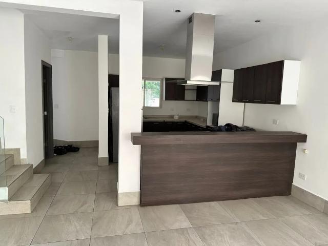 Casa en renta en Residencial La Huasteca en Santa Catarina